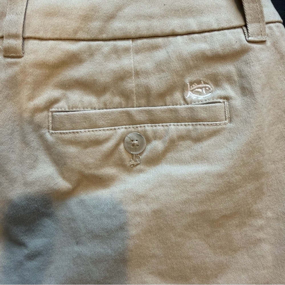 Southern Tide 3” Leah Shorts | Driftwood Khaki - Picture 5 of 7